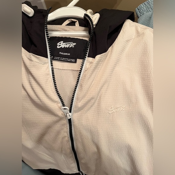 Pull and Bear Windbreaker - Picture 3 of 3